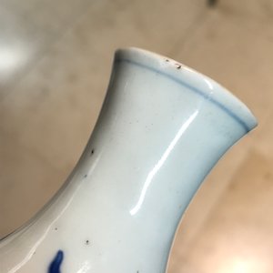 Een Chinese blauwwitte kalebasvaas met floraal decor, Transitie periode — foto 8
