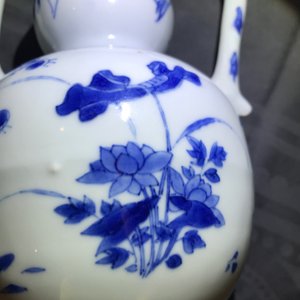 Een Chinese blauwwitte kalebasvormige schenkkan, Transitie periode — foto 11