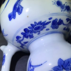 Een Chinese blauwwitte kalebasvormige schenkkan, Transitie periode — foto 16