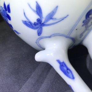 Een Chinese blauwwitte kalebasvormige schenkkan, Transitie periode — foto 17
