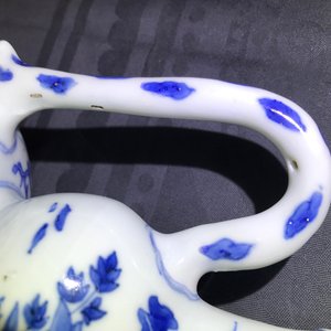 Een Chinese blauwwitte kalebasvormige schenkkan, Transitie periode — foto 20