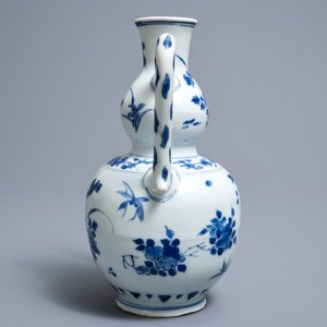 Een Chinese blauwwitte kalebasvormige schenkkan, Transitie periode — foto 4