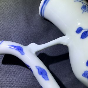 Een Chinese blauwwitte kalebasvormige schenkkan, Transitie periode — foto 9
