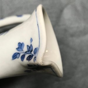 Een Chinese blauwwitte kan met cartouches met figuratief decor, Transitie periode — foto 8