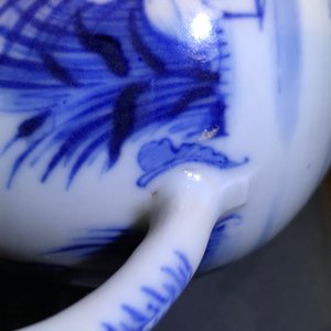 Een Chinese blauwwitte kan met decor naar Cornelis Pronk, 'De parasoldames', Qianlong — foto 10