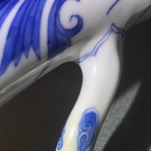 Een Chinese blauwwitte kan met figuratief decor rondom, Transitie periode — foto 14