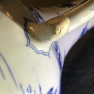 Een Chinese blauwwitte kan met figuratief decor rondom, Transitie periode — foto 18
