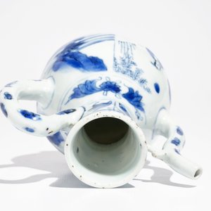Een Chinese blauwwitte kan met figuren in een landschap, Transitie periode — foto 6