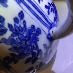 Een Chinese blauwwitte kan met floraal decor, Wanli — foto 10
