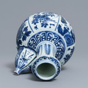 Een Chinese blauwwitte kendi, Wanli — foto 7