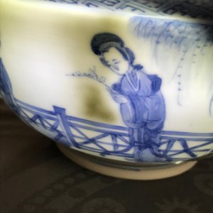 Een Chinese blauwwitte klapmutskom, Chenghua merk, Kangxi — foto 11