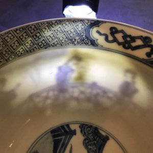 Een Chinese blauwwitte klapmutskom, Chenghua merk, Kangxi — foto 8