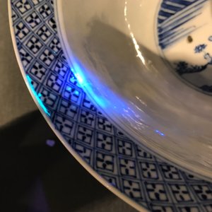 Een Chinese blauwwitte klapmutskom, Kangxi merk en periode — foto 21