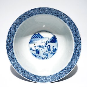 Een Chinese blauwwitte klapmutskom, Kangxi merk en periode — foto 5