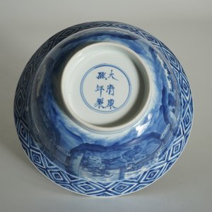 Een Chinese blauwwitte klapmutskom, Kangxi merk en periode — foto 12