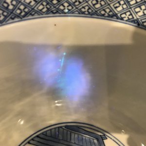 Een Chinese blauwwitte klapmutskom, Kangxi merk en periode — foto 18