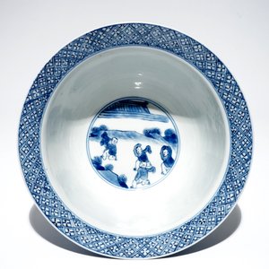 Een Chinese blauwwitte klapmutskom, Kangxi merk en periode — foto 5