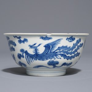 Een Chinese blauwwitte kom met feniksen, Chenghua merk, Kangxi — foto 4