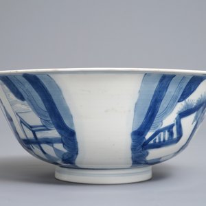 Een Chinese blauwwitte kom met figuren in een kamer, Xuande merk, Kangxi — foto 2