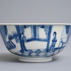 Een Chinese blauwwitte kom met figuren in een kamer, Xuande merk, Kangxi — foto 3