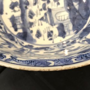 Een Chinese blauwwitte kom met figuren in vakverdeling, Wanli — foto 13