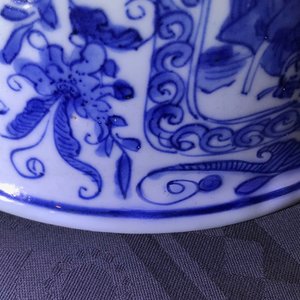 Een Chinese blauwwitte kom met figuren in vakverdeling, Wanli — foto 19