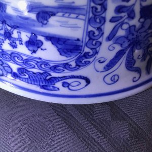 Een Chinese blauwwitte kom met figuren in vakverdeling, Wanli — foto 20