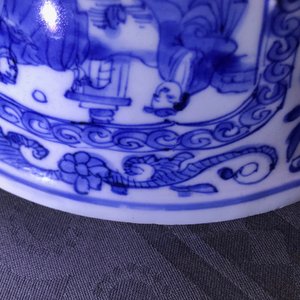 Een Chinese blauwwitte kom met figuren in vakverdeling, Wanli — foto 23
