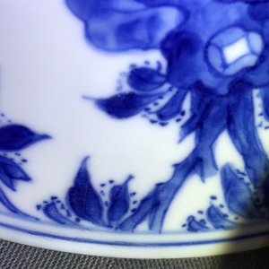 Een Chinese blauwwitte kom met lange Lijzen, Kangxi — foto 12