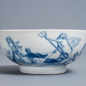 Een Chinese blauwwitte kom met mythologisch decor van Neptunus, Qianlong — foto 2