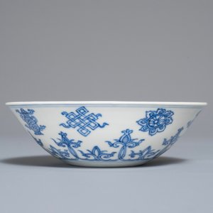 Een Chinese blauwwitte kom met taoïstische symbolen, Jiajing merk, Kangxi — foto 5