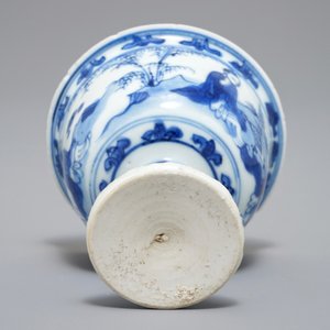 Een Chinese blauwwitte kom op voet, Ming, Chongzhen — foto 7