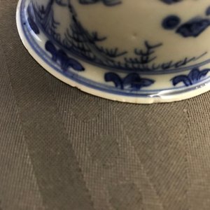 Een Chinese blauwwitte kom op voet, Ming, Chongzhen — foto 9
