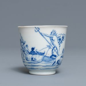 Een Chinese blauwwitte kop en schotel en een bord met mythologisch decor van Neptunus, Qianlong — foto 5
