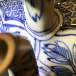 Een Chinese blauwwitte kraakporseleinen gedekselde wijnkan, Wanli — foto 16