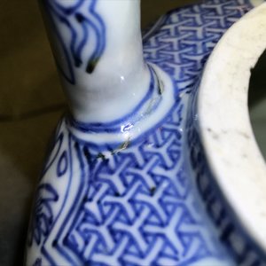 Een Chinese blauwwitte kraakporseleinen gedekselde wijnkan, Wanli — foto 10