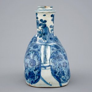 Een Chinese blauwwitte kraakporseleinen kendi in de vorm van een kikker, Wanli — foto 4