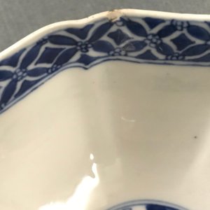 Een Chinese blauwwitte Lange Lijzen kom met zilveren handvat, Kangxi — foto 8