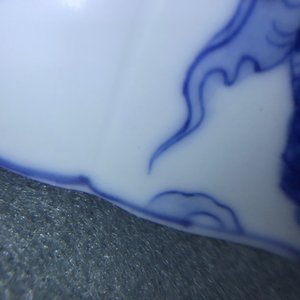 Een Chinese blauwwitte lotusvormige kom met onsterfelijken, Chenghua merk, Kangxi — foto 17