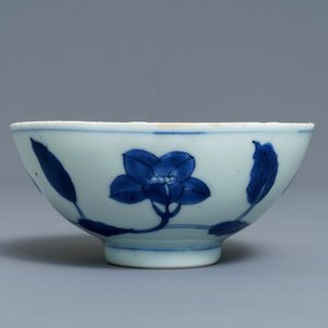 Een Chinese blauwwitte Ming-stijl 'palace bowl', Yongzheng merk en periode — foto 4