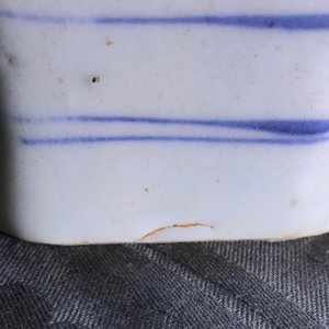 Een Chinese blauwwitte octagonale balustervaas, Transitie periode — foto 17