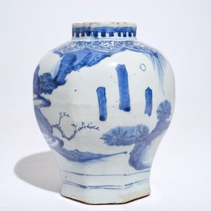 Een Chinese blauwwitte octagonale balustervaas, Transitie periode — foto 2