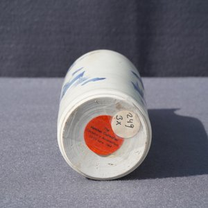 Een Chinese blauwwitte rouleau vaas met decor van bloemvazen, Hatcher cargo, Transitie periode — foto 12