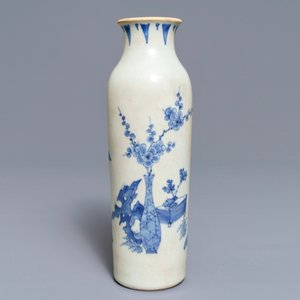 Een Chinese blauwwitte rouleau vaas met decor van bloemvazen, Hatcher cargo, Transitie periode — foto 3