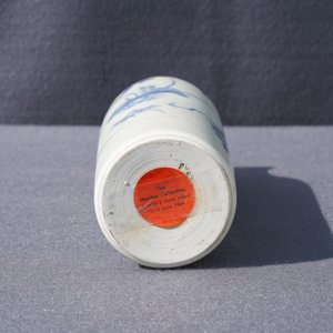 Een Chinese blauwwitte rouleau vaas met floraal decor, Hatcher cargo, Transitie periode — foto 11