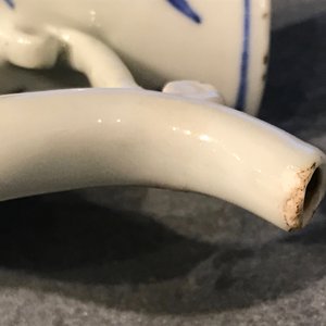 Een Chinese blauwwitte schenkkan, Transitie periode — foto 12