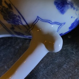 Een Chinese blauwwitte schenkkan, Transitie periode — foto 15