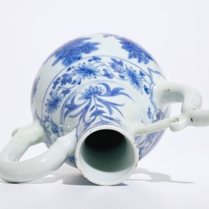 Een Chinese blauwwitte schenkkan, Transitie periode — foto 7