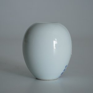 Een Chinese blauwwitte "scholar" vaas met een grote karekiet tussen riet, gesigneerd Wang Bu (1898–1968) — foto 9