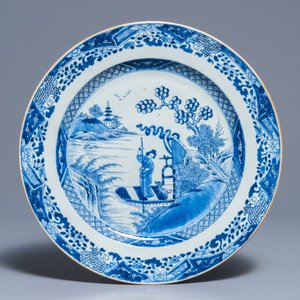 Een Chinese blauwwitte schotel met een dame in een boot, Qianlong — foto 1